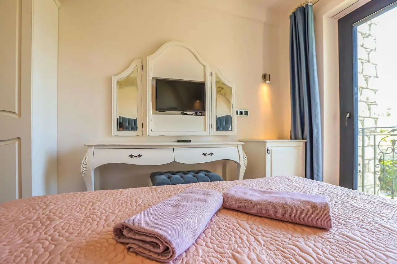 Amour Alacati Boutique Hotel